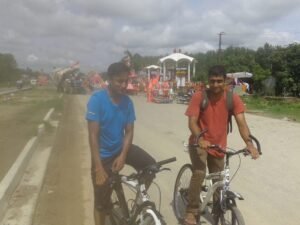 This photo is from 2016 when Anshul Gupta was posted as IPS. He often used to go out on a bicycle to handle security arrangements.