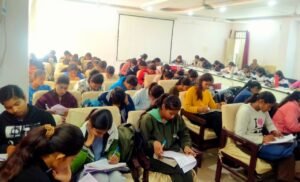 Classes conducted in the police control room of Vidisha under the Sashakt Vahini campaign.