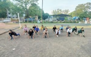 Under the Sashakt Vahini Abhiyan, girl students are given training in this way.